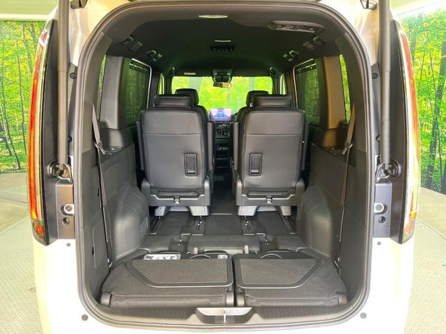 ���i�̂���������ʋ΁A���}���ɏ\���ȉ׎��X�y�[�X���m�ۂ��Ă���܂��B�Z�J���h�V�[�g��|���ƁA�傫�ȉו��̐ύڂ��\�ł���