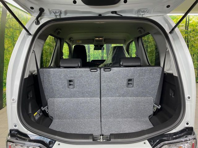 ���i�̂���������ʋ΁A���}���ɏ\���ȉ׎��X�y�[�X���m�ۂ��Ă���܂��B�Z�J���h�V�[�g��|���ƁA�傫�ȉו��̐ύڂ��\�ł���