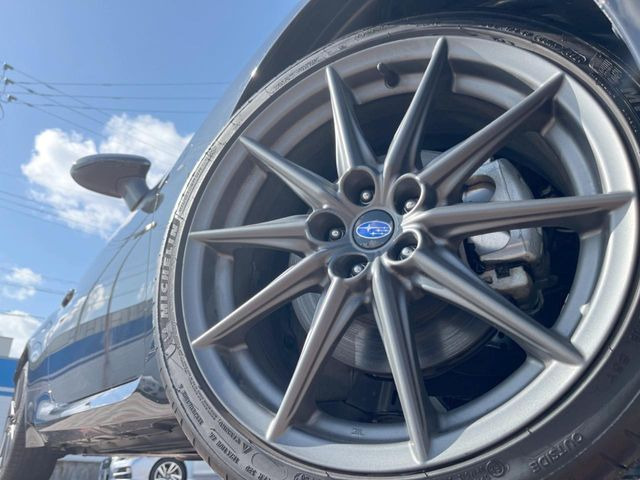 �y����18�C���`�A���~�z�C�[���z�O�ςɃ}�b�`���������A���~�z�C�[���𑕒����Ă���܂��B�e��ЊO�A���~�z�C�[����A�X�^�b�h���X�^�C�����戵�����Ă���܂��B���񂲑��k����������