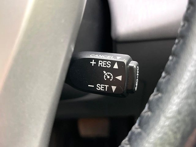 �y�N���[�Y�R���g���[���z�������H�����N���N���s�B�A�N�Z���𗣂��Ă���葬�x�ő��s���ł��A�������^�]���̕��S���y��!�����E�������ȒP�ȃX�C�b�`����Œ����ł��܂��B