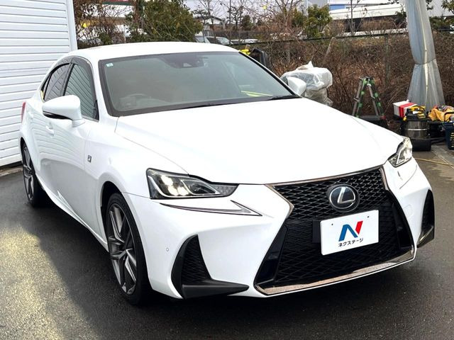 高透明度のガラス皮膜で撥水はもちろん、上質なツヤ・光沢を実現。紫外線や酸性雨から大切な愛車を保護し、色あせ・劣化を防止。「弾スプラッシュコート」、「弾プリミッサコート」からお選びいただけます。