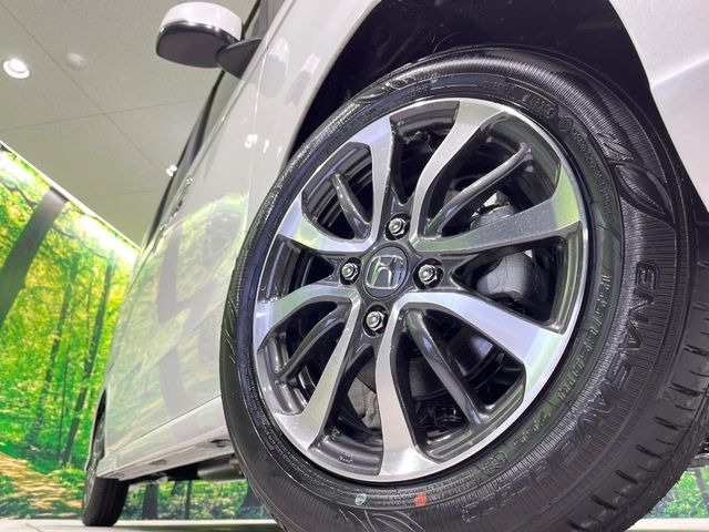 �y����14�C���`�A���~�z�C�[���z�O�ςɃ}�b�`���������A���~�z�C�[���𑕒����Ă���܂��B�e��ЊO�A���~�z�C�[����A�X�^�b�h���X�^�C�����戵�����Ă���܂��B���񂲑��k����������