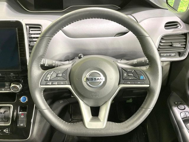 ステアリングも使用感が少なく、きれいな状態となっております♪