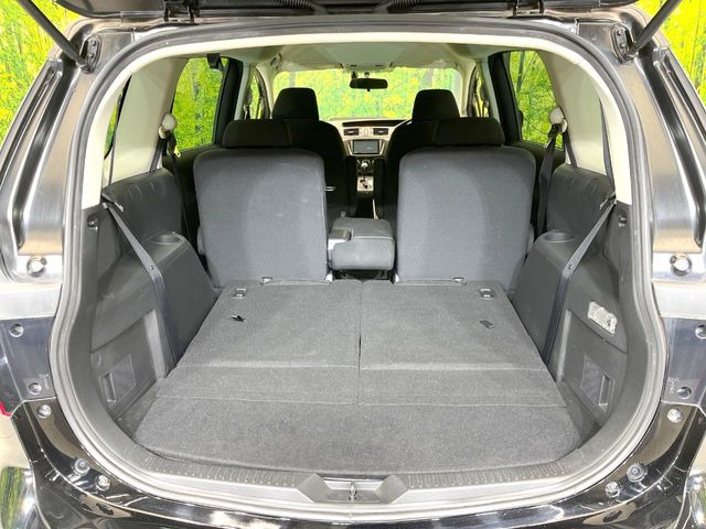 ���i�̂���������ʋ΁A���}���ɏ\���ȉ׎��X�y�[�X���m�ۂ��Ă���܂��B�Z�J���h�V�[�g��|���ƁA�傫�ȉו��̐ύڂ��\�ł���