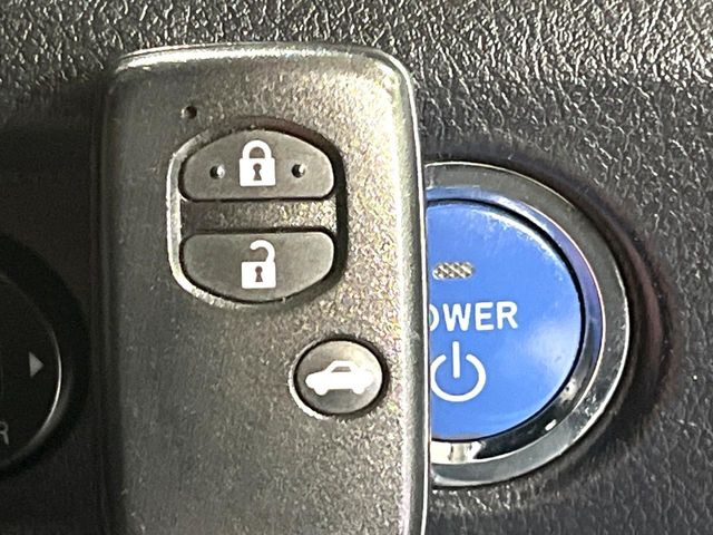 �y�X�}�[�g�L�[�z�J�o����|�P�b�g�ɓ��ꂽ�܂܂ł��h�A�̎{���E�������\�ȃX�}�[�g�L�[�𑕔��B�G���W���̃I���E�I�t�����J�M�����o���K�v����������Ƃ��Ă��֗��ł���