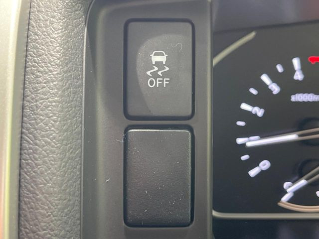 �y������h�~���u�z�ԗ��̉���������m����ƁA�����I�Ɏԗ��̐i�s������ۂ悤�Ɏԗ��𐧌䂵�܂��B�J�̓��ȂǊ���₷���H�ʏ󋵂ł����S�ȉ^�]���\�ł��B