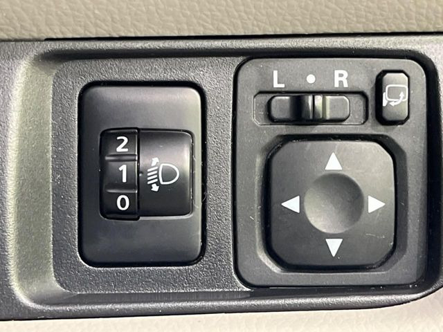 �y�d���i�[�~���[�z�T�C�h�~���[�͓d���i�[���ƂȂ��Ă���A�������ԏ�ł��L�Y�������X�N��}�����܂��B