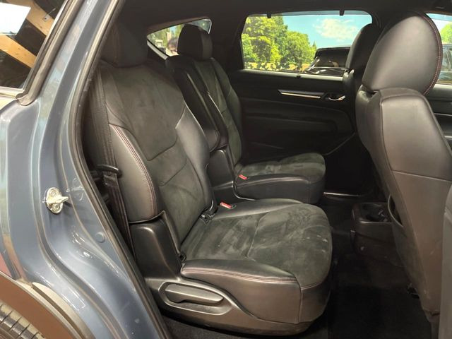 後部座席も気になるようなキズ・汚れやへたり等、大きなダメージはなく、良好な状態です。