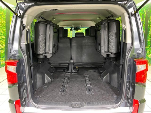 ���i�̂���������ʋ΁A���}���ɏ\���ȉ׎��X�y�[�X���m�ۂ��Ă���܂��B�Z�J���h�V�[�g��|���ƁA�傫�ȉו��̐ύڂ��\�ł���