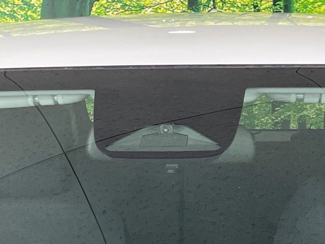 �y�z���_�Z���V���O�z���s���ɑO���̎ԗ�����F�����A�Փ˂������Ȏ��͌x��ƃu���[�L�ŏՓˉ���Ɣ�Q�y�����A�V�X�g�B�����S�Ƀh���C�u�����y���݂��������܂��B