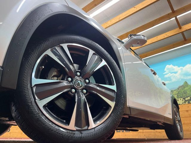 �y����18�C���`�A���~�z�C�[���z�O�ςɃ}�b�`���������A���~�z�C�[���𑕒����Ă���܂��B�e��ЊO�A���~�z�C�[����A�X�^�b�h���X�^�C�����戵�����Ă���܂��B���񂲑��k����������