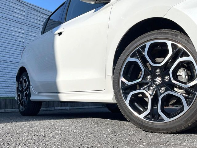 �y����17�C���`�A���~�z�C�[���z�O�ςɃ}�b�`���������A���~�z�C�[���𑕒����Ă���܂��B�e��ЊO�A���~�z�C�[����A�X�^�b�h���X�^�C�����戵�����Ă���܂��B���񂲑��k����������