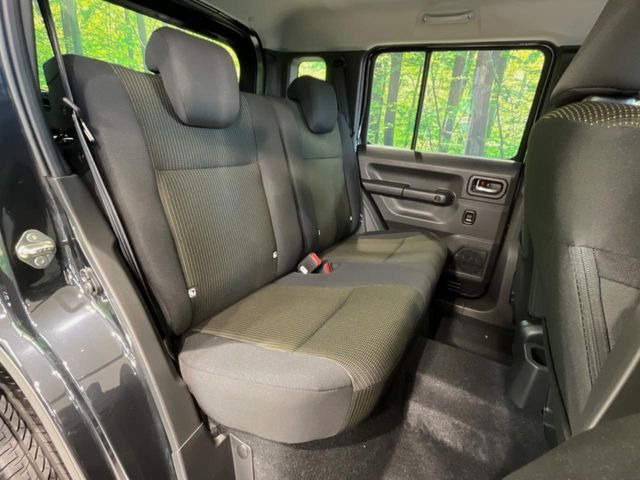 ���i���ȃI���W�i���t���A�}�b�g���I�v�V�����ɂĂ��p�ӂ��Ă���܂��B���D���ȃf�U�C����J���[�����Ԃɍ��킹�đI��ł����������Ƃ��ł��܂���