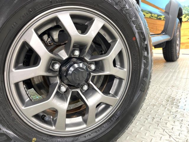 �y����15�C���`�A���~�z�C�[���z�O�ςɃ}�b�`���������A���~�z�C�[���𑕒����Ă���܂��B�e��ЊO�A���~�z�C�[����A�X�^�b�h���X�^�C�����戵�����Ă���܂��B���񂲑��k����������