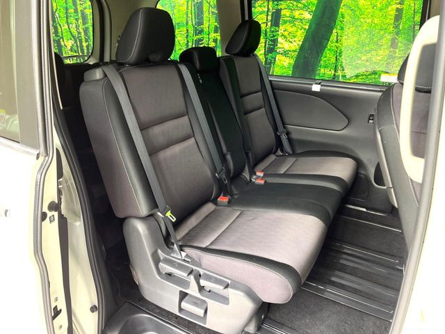 �Z�J���h�V�[�g�͒������������ƂȂ��Ă���A�X���C�h����ΒʘH�X�y�[�X���o��!�O��̈ړ����Ƃ��Ă��ȒP�ł���������A8����Ԏ������K�ȍ���S�n�̃V�[�g�ƂȂ��Ă��܂���