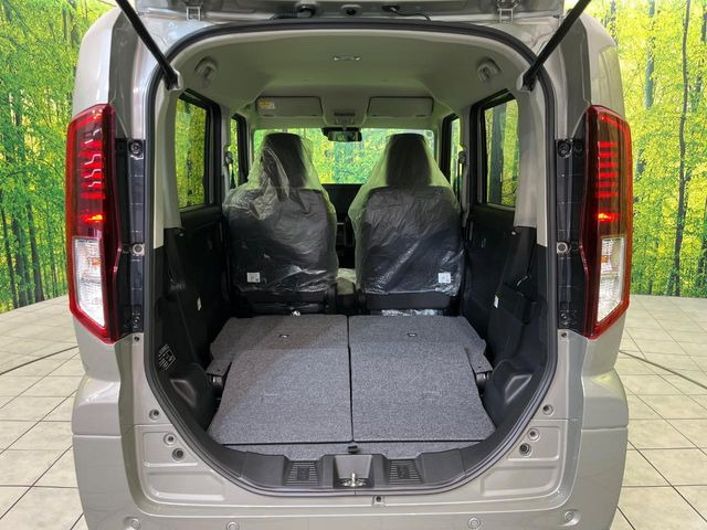 ���i�̂���������ʋ΁A���}���ɏ\���ȉ׎��X�y�[�X���m�ۂ��Ă���܂��B�Z�J���h�V�[�g��|���ƁA�傫�ȉו��̐ύڂ��\�ł���