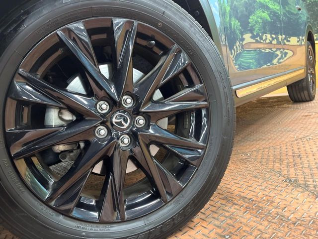 【純正アルミホイール】外観にマッチした純正アルミホイールを装着しております。各種社外アルミホイールや、スタッドレスタイヤも取扱いしております。是非ご相談ください♪