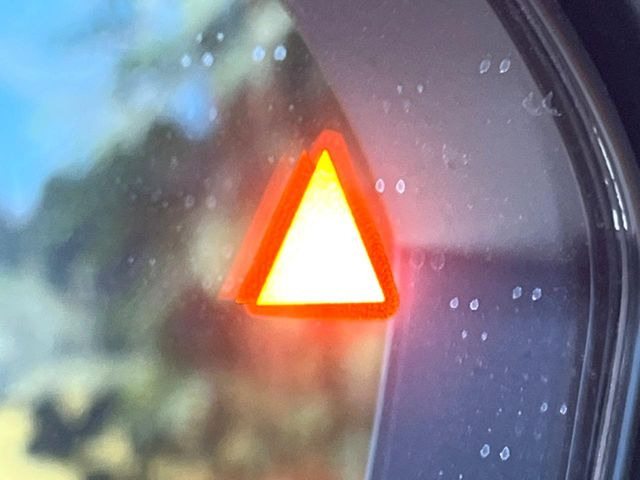 �y������p���m�z���s���A�h�A�~���[�̎��p�ɂȂ�₷���ӏ��Ɍ㑱�Ԃ��ڋ߂���ƃT�C�h�~���[�t�߂Ɍx����\���A�h���C�o�[�ɒ��ӊ��N�����Ă���܂��B