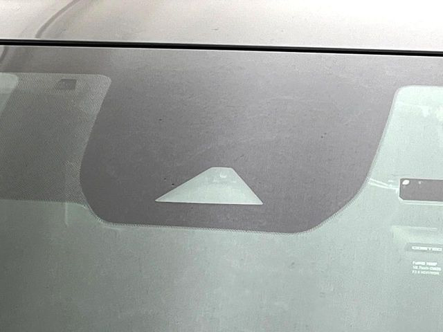 �y�C���e���W�F���g�G�}�[�W�F���V�[�u���[�L�z�t�����g�J�����őO���̎ԗ�����s�҂����m�B�Փ˂������Ȏ��͏Փ˔�Q�y���u���[�L���쓮�A�Փˉ�����T�|�[�g�B�����S�Ƀh���C�u�����y���݂��������܂��B