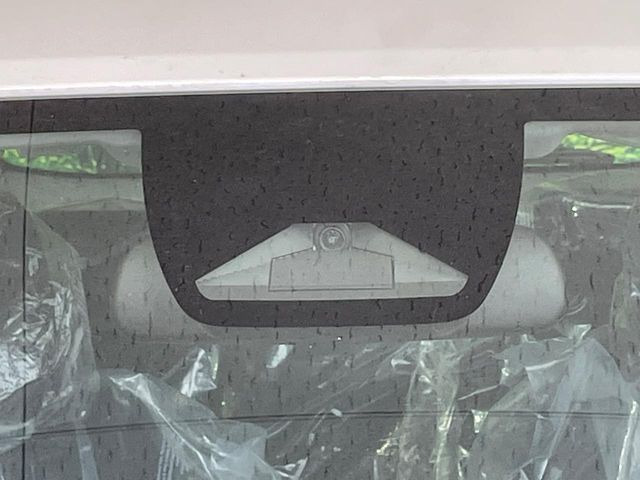 �y�z���_�Z���V���O�z���s���ɑO���̎ԗ�����F�����A�Փ˂������Ȏ��͌x��ƃu���[�L�ŏՓˉ���Ɣ�Q�y�����A�V�X�g�B�����S�Ƀh���C�u�����y���݂��������܂��B