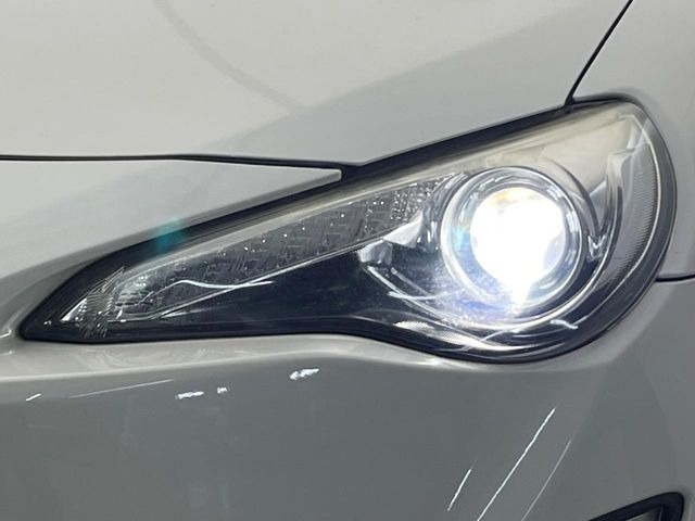 �yLED�w�b�h���C�g�z���V����ԑ��s�����ǍD�Ȏ��E���m�ۂ����S���ĉ^�]�ł��鍂�P�xLED�w�b�h���C�g�𑕔�!�_�����x�������A����d�͂��}�����Ă��܂��B