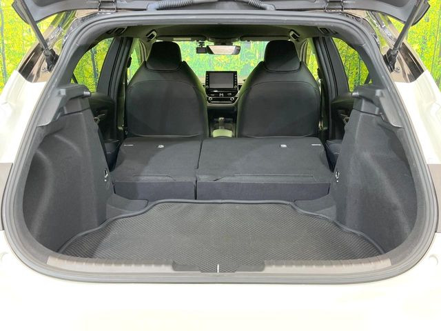 ���i�̂���������ʋ΁A���}���ɏ\���ȉ׎��X�y�[�X���m�ۂ��Ă���܂��B�Z�J���h�V�[�g��|���ƁA�傫�ȉו��̐ύڂ��\�ł���