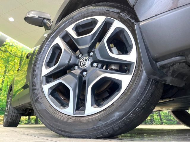 【純正19インチアルミホイール】外観にマッチした純正アルミホイールを装着しております。各種社外アルミホイールや、スタッドレスタイヤも取扱いしております。是非ご相談ください♪