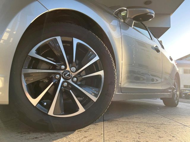 �y����16�C���`�A���~�z�C�[���z�O�ςɃ}�b�`���������A���~�z�C�[���𑕒����Ă���܂��B�e��ЊO�A���~�z�C�[����A�X�^�b�h���X�^�C�����戵�����Ă���܂��B���񂲑��k����������