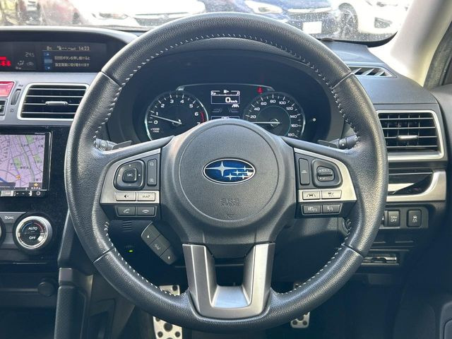 �y�����v�����X�e�A�����O�z�㎿�Ȋv���g�p���邱�ƂŁA��ɂ����������݂ƂĂ��^�]���₷���n���h���ł���