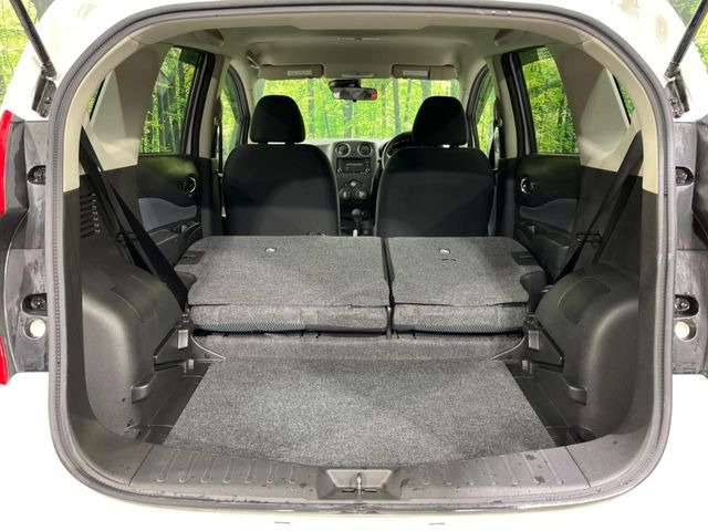 ���i�̂���������ʋ΁A���}���ɏ\���ȉ׎��X�y�[�X���m�ۂ��Ă���܂��B�Z�J���h�V�[�g��|���ƁA�傫�ȉו��̐ύڂ��\�ł���