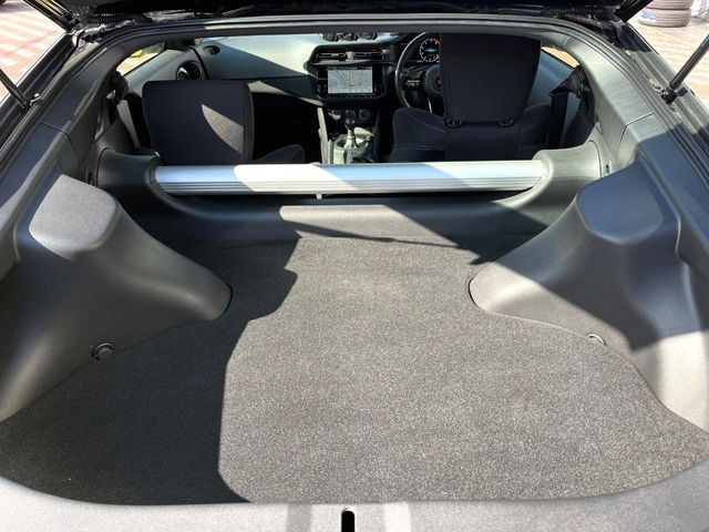 ���i�̂���������ʋ΁A���}���ɏ\���ȉ׎��X�y�[�X���m�ۂ��Ă���܂��B