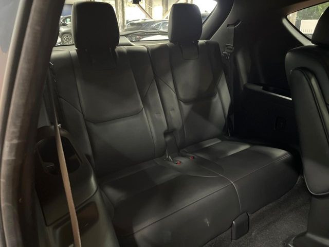 3列目シートはもちろん状態良好☆大人でもゆったりと座って頂けますので、大人数でのお出かけもラクラクです♪ご家族で、気の知れた仲間で、ドライブに行くのが楽しみですね♪