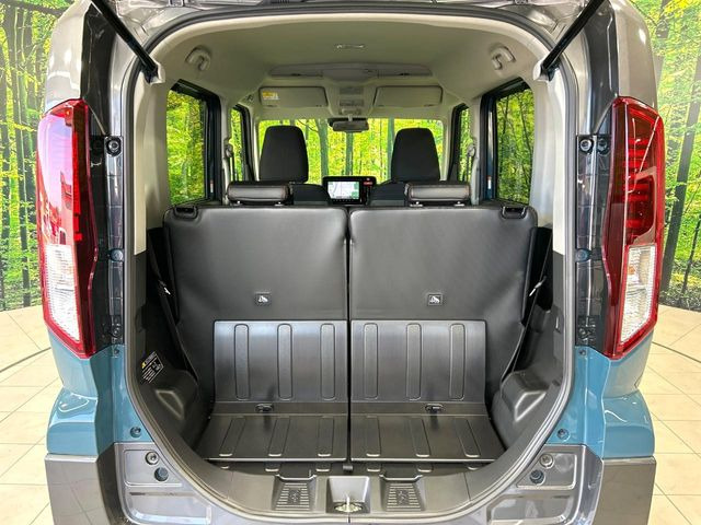 ���i�̂���������ʋ΁A���}���ɏ\���ȉ׎��X�y�[�X���m�ۂ��Ă���܂��B�Z�J���h�V�[�g��|���ƁA�傫�ȉו��̐ύڂ��\�ł���