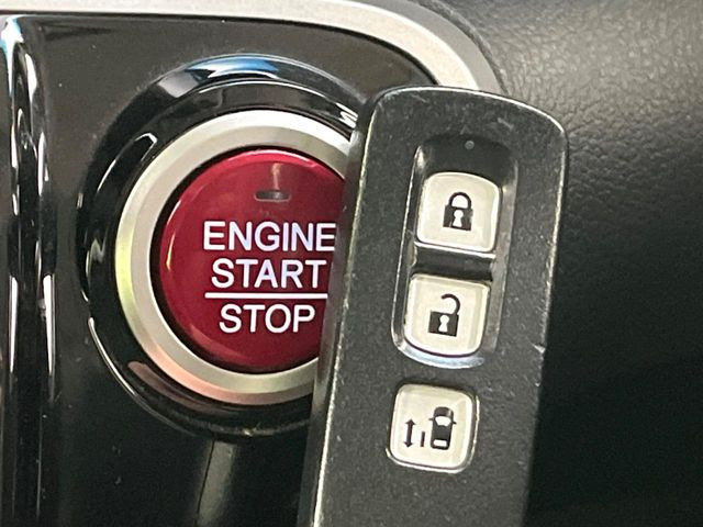 �yHonda�X�}�[�g�L�[�z�J�o����|�P�b�g�ɓ��ꂽ�܂܂ł��h�A�̎{���E�������\�ȃX�}�[�g�L�[�𑕔��B�G���W���̃I���E�I�t�����J�M�����o���K�v����������Ƃ��Ă��֗��ł���