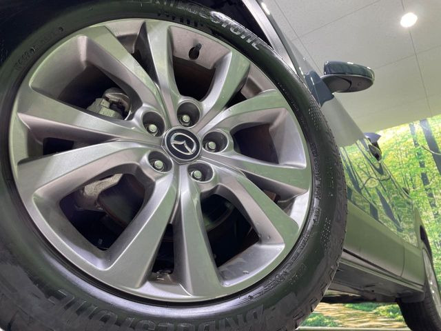 �y����18�C���`�A���~�z�C�[���z�O�ςɃ}�b�`���������A���~�z�C�[���𑕒����Ă���܂��B�e��ЊO�A���~�z�C�[����A�X�^�b�h���X�^�C�����戵�����Ă���܂��B���񂲑��k����������