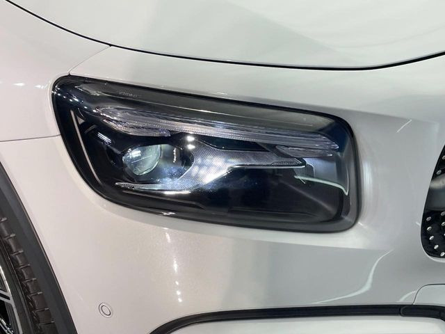 ��LED�w�b�h���C�g:��ԑ��s�����ǍD�Ȏ��E���m�ۂ����S���ĉ^�]�ł��鍂�P�xLED�w�b�h���C�g�𑕔�!�_�����x�������A����d�͂��}�����Ă��܂��B