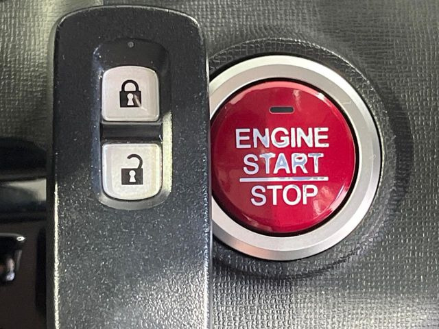 �yHonda�X�}�[�g�L�[�z�J�o����|�P�b�g�ɓ��ꂽ�܂܂ł��h�A�̎{���E�������\�ȃX�}�[�g�L�[�𑕔��B�G���W���̃I���E�I�t�����J�M�����o���K�v����������Ƃ��Ă��֗��ł���