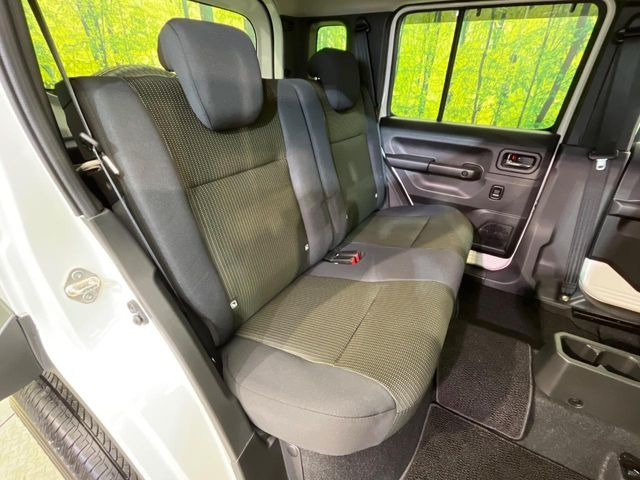 ���i���ȃI���W�i���t���A�}�b�g���I�v�V�����ɂĂ��p�ӂ��Ă���܂��B���D���ȃf�U�C����J���[�����Ԃɍ��킹�đI��ł����������Ƃ��ł��܂���