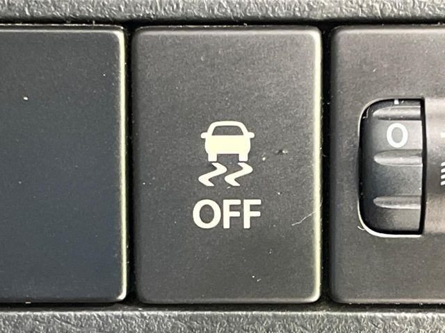 �y������h�~���u�z�ԗ��̉���������m����ƁA�����I�Ɏԗ��̐i�s������ۂ悤�Ɏԗ��𐧌䂵�܂��B�J�̓��ȂǊ���₷���H�ʏ󋵂ł����S�ȉ^�]���\�ł��B