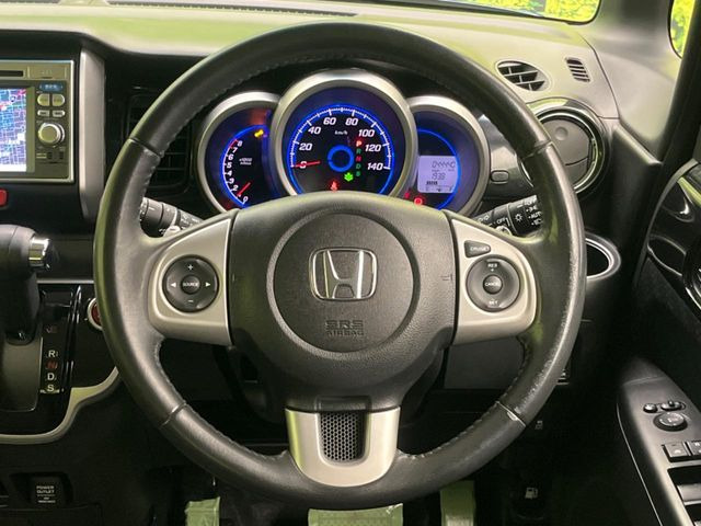 �y�����v�����X�e�A�����O�z�㎿�Ȋv���g�p���邱�ƂŁA��ɂ����������݂ƂĂ��^�]���₷���n���h���ł���