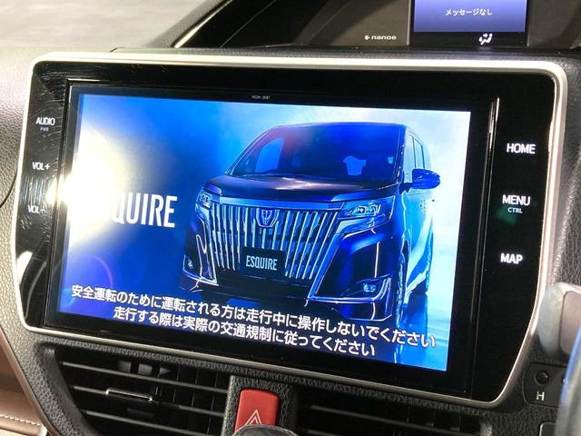 【大画面ナビ】人気の大型9インチナビを装備。存在感のある大画面はインパクト大!ナビ利用時のマップ表示は見やすく、テレビやDVDは臨場感がアップ!いつものドライブがグッと楽しくなります♪