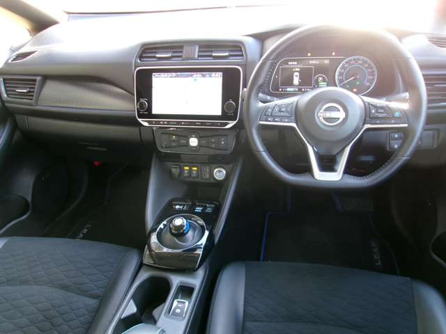 リーフe+ X 90周年記念車