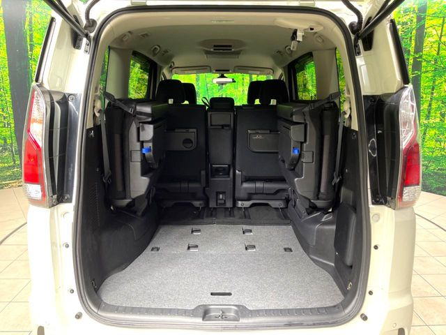 ���i�̂���������ʋ΁A���}���ɏ\���ȉ׎��X�y�[�X���m�ۂ��Ă���܂��B�Z�J���h�V�[�g��|���ƁA�傫�ȉו��̐ύڂ��\�ł���