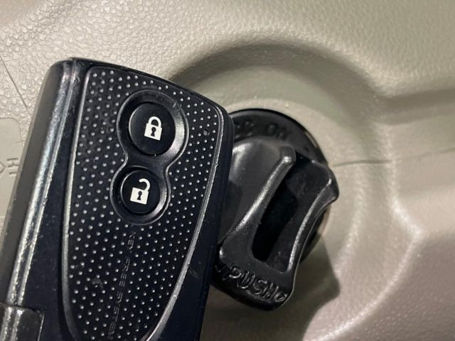 �y�X�}�[�g�L�[�z�J�o����|�P�b�g�ɓ��ꂽ�܂܂ł��h�A�̎{���E�������\�ȃX�}�[�g�L�[�𑕔��B�G���W���̃I���E�I�t�����J�M�����o���K�v����������Ƃ��Ă��֗��ł���