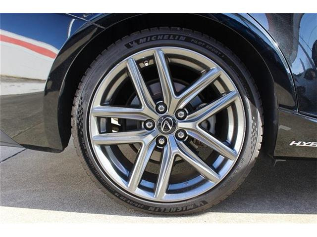 弊社はあいおいニッセイ同和損保代理店です。全営業社員が保険の募集人資格を取得しております。お気軽にご相談ください。