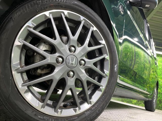 �y����15�C���`�A���~�z�C�[���z�O�ςɃ}�b�`���������A���~�z�C�[���𑕒����Ă���܂��B�e��ЊO�A���~�z�C�[����A�X�^�b�h���X�^�C�����戵�����Ă���܂��B���񂲑��k����������