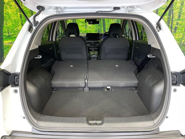 ���i�̂���������ʋ΁A���}���ɏ\���ȉ׎��X�y�[�X���m�ۂ��Ă���܂��B�Z�J���h�V�[�g��|���ƁA�傫�ȉו��̐ύڂ��\�ł���