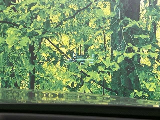 �y�J���[�w�b�h�A�b�v�f�B�X�v���C�z���݂̑��x�⑖�s�����f�W�^���\���ŉ^�]�ȑO���̃K���X�ɓ��e!�J���[�t���Ŏ��F���������A�^�]���ڐ������炳���K�v�ȏ����m�F�ł���̂łƂ��Ă��֗��ň��S!