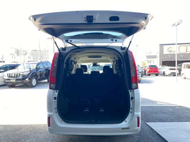 彦根インターからお車で3分とアクセス便利!近くには有名観光地の彦根城もありますので、観光と合わせてのご来店も良いですね♪活気溢れる自慢のスタッフがお客様のご来店をお待ちしております!