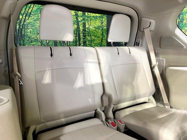 3列目シートはもちろん状態良好☆大人でもゆったりと座って頂けますので、大人数でのお出かけもラクラクです♪ご家族で、気の知れた仲間で、ドライブに行くのが楽しみですね♪
